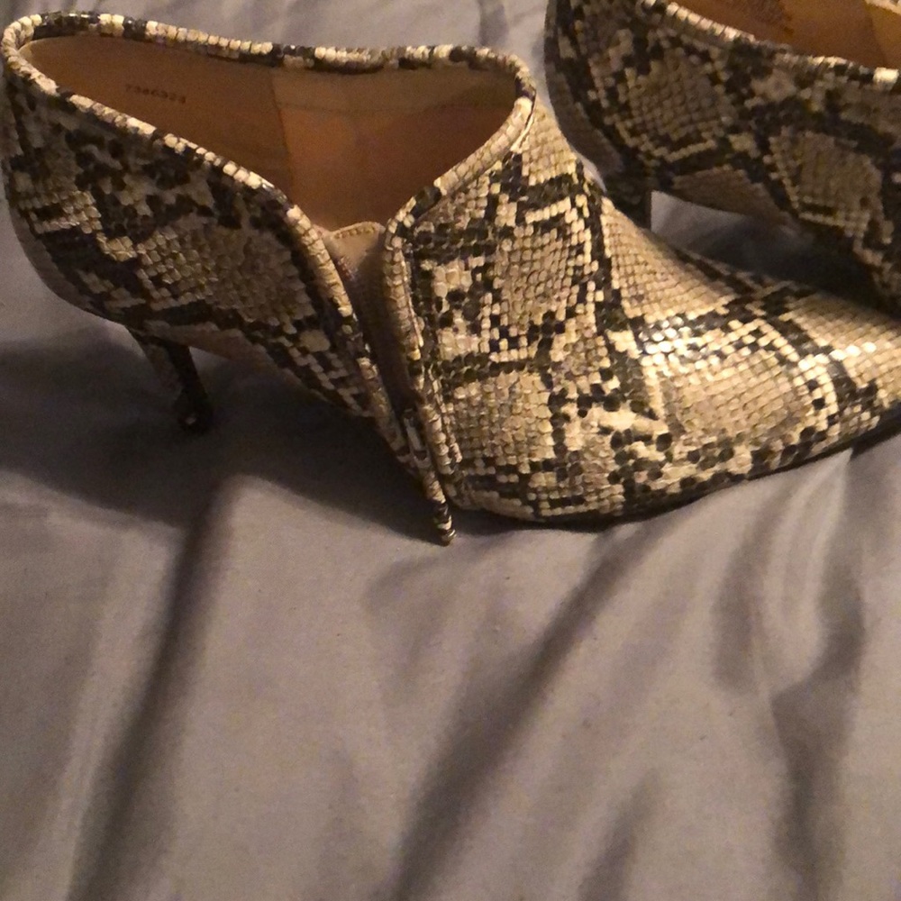 Shoes - Picture 2 of 4